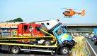 Ein Rettungshubschrauber und ein verunglückter Lkw sind an einer Unfallstelle auf der A2 bei Lehrte zu sehen. Wie eine Polizeisprecherin mitteilte, gab es bei dem Unfall vermutlich mehrere Schwerverletzte. Details konnte sie noch nicht nennen. Foto: ddp