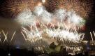 Im Hafen der australischen Metropole Sydney stieg eine Riesen-Silvesterparty - ganz ohne Alkohol. Um 14 Uhr MEZ entfachte die Stadt vor der berühmten Kulisse der Hafenbrücke und des Opernhauses ein grandioses Feuerwerk mit 36.000 Feuerwerkskörpern.
 Foto: ap