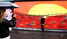 Die East Side Gallery in Berlin ist ein 1,3 Kilometer langer Mauerstreifen, der von Künstlern aus 21 Ländern bemalt wurde. 2009 wurde die Open-Air-Galerie nach einer umfangreichen Sanierung wieder eröffnet. Am Samstag vor 50 Jahren riegelte das DDR-Regime den sowjetisch besetzten Ostteil Berlins mit dem Bau der Mauer ab. Foto: dapd