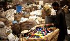 Ein pakistanischer Mann bei seiner Arbeit in einer Recyclingfirma in Islamabad.  Foto: ap