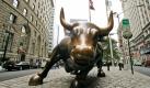 Der Wert der Deutsche-Börse-Aktien ist nach dem Rückzug der beiden Konkurrenten im Werben um eine Fusion mit der NYSE Euronext in die Höhe geschossen. Die Papiere legten bis zum Mittag um über vier Prozent auf zeitweise mehr als 57 Euro zu. Nasdaq OMX und ICE hatten zuvor ihr Übernahmeangebot für den transatlantischen Handelsplatzbetreiber überraschend zurückgezogen. Foto: dapd