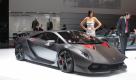 Dank des sensationell niedrigen Gewichts rennt der Lambo bis zu 350 km/h. Foto: pi