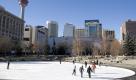 Auf der Olympic Plaza fanden jeden Abend die Medaillenvergaben statt. Calgary setzte als erster Gastgeber auf eine zentrale Zeremonie. Heute kann man im Winter auf der Plaza Eislaufen. Foto: TC