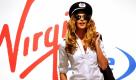 Das ehemalige australische Supermodel Elle Macpherson zeigt auf einem Laufsteg in Sydney, wie trendy die neuen Uniformen für Stewardessen der Fluggesellschaft Virgin Blue aussehen. Auch Mitglieder der Besatzung und Piloten der Fluglinie zeigten sich in den neuen von Designer Juli Grbac kreierten Hosen und Blusen.  Foto: dpa