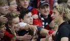 Leverkusens Stefan Kießling bedankt sich bei den Fans. Der Leverkusener hatte per Kopf das 4:0 für Bayer perfekt gemacht. Foto: dpa