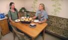 Gemeinsame Mahlzeit nach getaner Arbeit: Anja und Johannes beim Essen. Foto: RTL