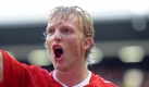 So einer muss auf der Insel spielen: Dirk Kuyt vom FC Liverpool. Der Holländer ist ein Torjäger vor dem Herrn und wird von den Fans wegen seines unbändigen Kampfgeistes geliebt. Da bleibt keine Zeit für optischen Schnick-Schnack. Foto: news.de/dpa