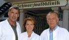 In der Serie begann für Schwester Christa alles mit einer Affäre mit dem Sohn von Professor Brinkmann, Dr. Udo Brinkmann. Gespielt wurde der Frauenheld von Sascha Hehn (l.), der heute zurückgezogen als Aussteiger in einer Almhütte lebt. Foto: dpa