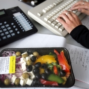 Ein Salat als Pausensnack ist zwar nicht schlecht, aber besser wäre es, er wäre frisch zubereitet.