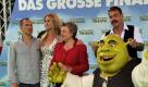 Die Synchronsprecher Benno Fürmann (Gestiefelter Kater, v.l.), Esther Schweins (Fiona), Marie-Luise Marjan (Königin Lilian) und Sascha Hehn (Shrek) posieren im Movie Park in Bottrop vor der Premiere zum Kinofilm Für immer Shrek. Der Film startet am 30. Juni 2010 in den deutschen Kinos. Foto: ddp