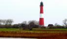 Pellworm ist eine kleine Insel im Wattenmeer und hat natürlich auch einen Leuchtturm. Seit 1998 können sich Paare in luftiger Höhe trauen und die Aussicht genießen. Und der Turm ist auch noch als Leuchtfeuer in Betrieb. Er leitet den Schifffverkehr sicher durch die Nordhever in Richtung Husum.  Foto: dpa