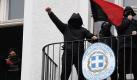 Die Krawalle wirkten sich auch auf Deutschland aus. Am Montag (8. Dezember) drangen Demonstranten in das griechische Generalkonsulat in Berlin ein. Bei der Aktion gab es allerdings keine Gewalt. Die Demonstranten warfen Flugblätter aus den Fenstern des im dritten Stock gelegenen Konsulats und riefen Sprechchöre. Der Konsul führte mit den Protestierenden Gespräche. Foto: ddp