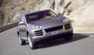 Der Porsche Cayenne (Foto undatiert). 'Erfolg laesst sich mit nichts besser belegen als
mit Absatzzahlen.' Fuer Porsche-Chef Wendelin Wiedeking geht die Einfuehrung der zweiten Cayenne-Generation mit einer aeusserst positiven Bilanz einher. Statt der urspruenglich geplanten 80.000 Fahrzeuge konnten vom Vorgaenger in den vier Jahren seiner Lebenszeit mit 150.000 Stueck fast doppelt so viele Gelaendegaenger weltweit abgesetzt werden. Bis zu 40 Prozent des gesamten Porsche-Absatzvolumens gehen inzwischen auf sein Konto. Trotz dieser Erfolgsstory stehen die Baender im Leipziger Werk seit November still, um die Neuauflage des Cayenne vorzubereiten. Foto: ddp