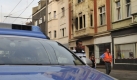 Ein Einsatzfahrzeug der Polizei vor dem Unglücksort. Foto: ddp