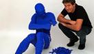 Lego ist nicht nur für Kinder da: Der erwachsene Künstler Nathan Sawaya baut menschengroße Skulpturen aus Millionen Steinchen. Foto: hgm-press