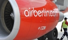 Die Fluggesellschaft Air Berlin beendet ihr langjähriges Sonder-Flugprogramm für Prominente. Bislang durften mehr als 100 ausgewählte Personen aus Wirtschaft, Sport, Kultur und Unterhaltung und deren Familien damit jederzeit kostenlos mit der zweitgrößten deutschen Fluggesellschaft reisen. Foto: dpa