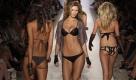 Models zeigen bei der Mercedes Benz Fashion Week die neue Strandmode für den Sommer 2011. Foto: ap