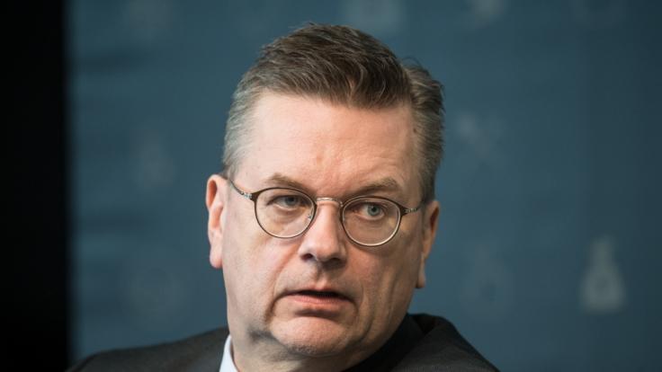Es wird wohl eng für DFB-Präsident Reinhard Grindel.