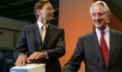 Der Vorstandsvorsitzende der KarstadtQuelle AG, Thomas Middelhoff (l.), und der Vorstandsvorsitzende der Deutschen Post AG, Klaus Zumwinkel, geben am Montag (29.08.05) den Startschuess zur viermonatigen Verkaufsoffensive 'Milliardenfieber' im Quelle-Versandzentrum Leipzig. Der Einzelhandelskonzern KarstadtQuelle und die Deutsche Post vertiefen ihre Zusammenarbeit. Zu der Kampagne gehoeren ein Gewinnspiel und Aktionsangebote.

Foto: Sebastian Willnow/ ddp Foto: ddp
