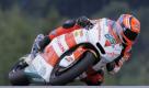 Motorrad-Pilot Stefan Bradl hat in einem spannenden Schlagabtausch mit seinem WM-Hauptrivalen Marc Marquez seine siebte Pole Position der Saison knapp verpasst. Der WM-Spitzenreiter aus Zahlingen lag beim Qualifying zum Großen Preis von Tschechien bis zur Schlussrunde auf Position eins, ehe ihm der 19-jährige Spanier den Spitzenplatz noch entriss. Bradl, der die WM-Wertung mit 47 Punkten vor Marquez anführt, wurde mit einem Rückstand von 0,211 Sekunden Zweiter. Rang drei in der Moto2-Klasse ging an Alex de Angelis aus San Marino. Foto: dapd