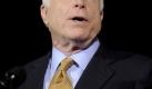 Ein harter Wahlkampf wird zum Ende immer gemeiner - und McCain muss den Ton mildern. Bei einem Wahlkampfauftritt im Oktober nimmt der Republikaner einer Frau das Mikrofon aus der Hand, die erklrt, dass Obama ein Araber sei und sie ihn deshalb nicht leiden knne. McCain: Nein, nein, er ist ein anstndiger Familienvater, ein Brger, mit dem ich nur ernste Meinungsverschiedenheiten in wichtigen Fragen habe. Foto: dpa