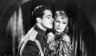 Die schwedisch-amerikanische Schauspielerin Greta Garbo mit Ramon Navarro in dem Filmklassiker 'Mata Hari' aus dem Jahr 1931 (undatierte Filmszene). In vielen Städten sind sie längst Tradition: Vorführungen von Stummfilmen mit niveauvoller, klassischer Musikbegleitung. In den Innenhof der Universität Bonn etwa kommen im Sommer abends zahlreiche Zuschauer, um berühmte und unbekannte Werke dieses vergangenen Filmzeitalters zu erleben. Auch in München, Heidelberg, Berlin, Erlangen ebenso wie in Italien, Polen, Finnland und Großbritannien wird das Genre regelmäßig auf Festivals gewürdigt. Foto: DB (zu lnw-KORR: '«Völlig andere Filmästhetik»: Stummfilme in der Kölner Cinemathek' vom 27.01.2006) +++(c) dpa - Bildfunk+++ Foto: dpa