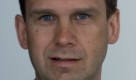 Der tiefe Fall von Dieter Althaus (CDU): Nach dem Wahldebakel beugte sich der Thüringer Ministerpräsident dem öffentlichen Druck und trat nach sechs Jahren im Amt zurück. In den Jahren zuvor hatte er die Karriereleiter immer nur in die andere Richtung erklommen.
 Foto: ddp