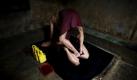 Ein afghanischer Mann massiert einen Kunden in einer öffentlichen Badeanstalt in Kabul, einem sogenannten Hamam.  Foto: ap