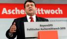 Dienstbote von Steuerhinterziehern: Sigmar Gabriel über FDP-Chef Guido Westerwelle. Der SPD-Chef wettert beim Politischen Aschermittwoch gegen eine Politik nur für Besserverdiener, wie sie die Liberalen verfolgten. Die wahren Asozialen in Deutschland seien Bürger, die subventionierte Theater besuchen, aber dann ihr Kapital ins Ausland verfrachten. Foto: dpa