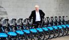 Der Bürgermeister von London, Boris Johnson, hat eine Vision für die englische Hauptstadt. Er setzt sich dafür ein, dass erstmals öffentlich mietbare Fahrräder in der Metropole angeboten werden. Kosten soll das Gefährt etwa ein Pfund pro Stunde, abgeholt werden kann es an einer von 400 Stationen, die irgendwann insgesamt 6000 Räder bereithalten. Foto: dpa