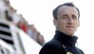 Robert Kubica muss ein drittes Mal operiert werden. Dies berichteten italienische Medien. Der Formel-1-Pilot habe die zweite Operation am Freitag gut überstanden. Ein italienisches Ärzteteam hatte den 26-jährigen Polen neun Stunden lang am rechten Bein, dem rechten Ellenbogen und der rechten Schulter operiert. Kubica hatte sich vor einer Woche bei einem schweren Rallye-Unfall in Italien zahlreiche Brüche in der rechten Hand, im Unterarm, Ellbogen und Fuß zugezogen. Foto: dpa