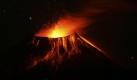 Der Tungurahua Vulkan in Ecuador spuckt Feuer. Der Vulkan ist seit 1999 aktiv.  Foto: ap