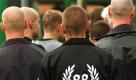 Rechtsextremismus - Templerorden
891 Gewalttaten begingen Rechtsextreme 2009, 97 Prozent der Gewalttäter sind jünger als 25. Extremisten sind gewaltbereit und fanatisch, machen frustrierten Jugendlichen aber ein Angebot, in einer Gruppe Rückhalt zu finden. Kriegerträume vergleicht sie mit den Templern, die als Kreuzritter das gelobte Land eroberten. Landlose Arme fanden im extremen Christentum ein Ventil. Wie schützen wir unsere Kinder? Diskutieren, hinterfragen, nicht wegsehen, nicht bestrafen, Zeit nehmen und Wissen aneignen. Foto: dapd