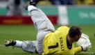 Er war der Mann mit der langen Hose: 198 Mal htete Gabor Kiraly in der Bundesliga das Tor von Hertha BSCBerlin. Vom englischen Zweitligisten Burnley kam der Ungar in der Winterpause ablsefrei zu Bayer Leverkusen. Dort soll er aber nur Ersatzspieler sein. Foto: ddp