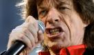 Mick Jagger, der Sänger der britischen Rockband Rolling Stones, steht im Stuttgarter Daimler-Stadion im Rahmen der Europatournee mit dem Titel 'A Bigger Bang' auf der Bühne (Archivfoto vom 03.08.2006). Die kurzfristige Absage eines Rolling-Stones- Konzerts in Atlantic City im US-Staat New Jersey könnte die Altrocker teuer zu stehen kommen. Zwei Fans haben die Band und ein Konzertkartenunternehmen auf 51 Millionen Dollar Schadenersatz verklagt, wie der Internetdienst «E!Online» berichtet. Die Absage am vergangenen Freitag (28.1.2006) - wegen Kehlkopfbeschwerden von Mick Jagger - erfolgte nur wenige Stunden vor Konzertbeginn. In ihrer Sammelklage fordern die Konzertgänger eine Entschädigung für tausende Fans.
 Foto: dpa