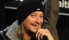 epa020Handout photo provided by MTV, American singer Kid Rock waits to answer phones during the Hope For Haiti Now: A Global Benefit For Earthquake Relief telethon on 22 January 2010 in Los Angeles, California, USA. EPA/JEFF KRAVITZ / HOPE FOR HAITI NOW / MTV HO HANDOUT EDITORIAL USE ONLY/NO SALES +++(c) dpa - Bildfunk+++  Foto: dpa