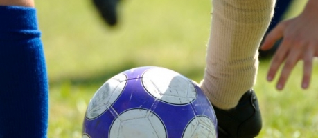 Auch Fu&szlig;ballspieler sind vor einer Knochenhautenz&uuml;ndung nicht gefeit. (Foto)