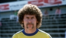 Paul Breitner sorgte nicht nur mit offensiven Aussagen für Aufsehen, sondern auch mit seinen Offensivvorstößen aus der Abwehr von Bayern München, Real Madrid oder Eintracht Braunschweig. Breitner gab sich als Kommunist und fuhr gern teure Autos. Im WM-Finale 1974 schoss er per Elfmeter den Ausgleich zum späteren Sieg der BRD. Foto: dpa