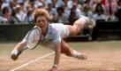 Boris Becker schrieb 1985 Sport-Geschichte: Als erster Deutscher gewann er in Wimbledon - und mit seinen damals 17Jahren ist er bis heute der jüngste Sieger aller Zeiten auf dem heiligen Rasen. Dreimal gewann er das Prestigeturnier und machte den Tennissport in Deutschland zum Volkssport. Doch seit seinem Karriereende ist es fast nur noch sein skandalträchtiges Privatleben, mit dem er im Rampenlicht steht: unzählige Frauengeschichten, Steuerhinterziehung, die Besenkammer-Affäre, Pleiten als Unternehmer ... Foto: dpa