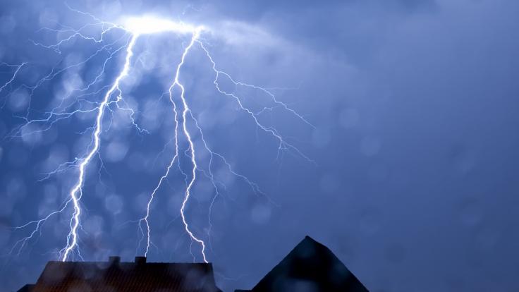Bevor die Hitzewelle Deutschland erreicht droht Unwetter.