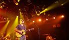 Ein bisschen erschöpft sieht er aus, aber John Mayer gibt bei einem Konzert in The Woodlands im US-Bundesstaat Texas einfach alles, um seine Fans zu begeistern. Foto: dapd