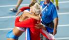 Leichtathletik-Europameisterschaften am Sonntag (01.08.2010) im Olympia-Stadion Lluis Companys in Barcelona in Spanien. Die serbische Hochspringerin Blanka Vlasic (l) und ihre deutsche Konkurrentin Ariane Friedrich umarmen sich nach dem Hochsprung. Vlasic gewann Gold, Friedrich Silber. Foto: Bernd Thissen dpa +++(c) dpa - Bildfunk+++ Foto: dpa