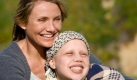 Ein der glücklichen Momente: Mutter Sara (Cameron Diaz) mit ihrer krebskanken Tochter Kate (Sofia Vassilieva). Foto: Warner Bros. Pictures