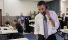 Democratic presidential candidate, Sen. Barack Obama, D-Ill., talks on the phone with a voter at the UAW Local 550 Union Hall in Indianapolis, Ind., Tuesday, Nov. 4, 2008. (AP Photo/Jae C. Hong) Foto: ap