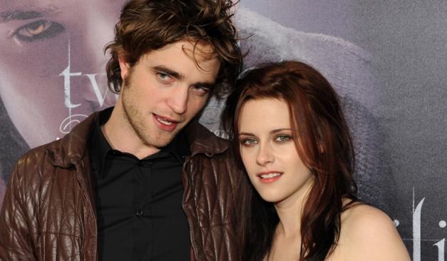 Die Schauspieler Kristen Stewart und Robert Pattinson posieren am Samstag (06.12.2008) im Mathäser Kino in München (Oberbayern) bei einer Autogrammstunde im Rahmen der Vorführung des Films 'Twilight - Biss zum Morgengrauen'. Der Film spielte in den USA am Startwochenende über 70 Millionen Dollar ein. Am 15. Dezember 2008 läuft der Film in den deutschen Kinos an.
 Foto: dpa