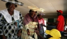 Frauen in traditionellen Kleidern in Windhoek, Namibia, bereiten ihren Wahlgang vor. Es wird erwartet, dass  die ehemalige Befreiungsorganisation Swapo wieder die stärkste Kraft werden wird, obwohl mit Stimmverlusten zu rechnen ist. Foto: ap