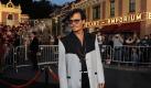 Johnny Depp und Penélope Cruz haben in Kalifornien das Piraten-Fieber in die Höhe getrieben. Vor tausenden, kreischenden Fans liefen die Stars am Samstag bei der Weltpremiere des vierten Teils der Disney-Saga Pirates of the Caribbean - Fremde Gezeiten im Disneyland-Freizeitpark über den schwarzen Teppich. Der Film kommt am 19. Mai in die deutschen Kinos. Foto: dpa