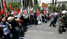 Protesters clash with riot police during a demonstration in Athens, Greece, on 1 May 2010. The Greek government is implementing austerity measures, amidst protests, that envision a major overhaul of the taxation and social security/pension systems. Greece has vowed to tackle the debt crisis that has shaken the entire European Union and put the euro currency under pressure. EPA/PANAGIOTIS MOSCHANDREOU +++(c) dpa - Bildfunk+++ Foto: dpa