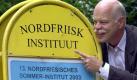 Thomas Steensen präsentiert das Nordfriesische Institut in Bredstedt. Er lehrt friesische Sprache und Kultur an der Universität Flensburg. Noch rund 10.000 Nordfriesen beherrschen die Nordfriesische Sprache. Foto: dpa