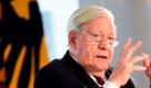 Bundeskanzler a. D. Helmut Schmidt (SPD) spricht in Berlin im Schloss Bellevue auf der Veranstaltung 40 Jahre Zeit-Stiftung. Der Stiftungszweck umfasst ausschließlich und unmittelbar gemeinnützige Zwecke im Bereich der Förderung der Wissenschaften, der Kunst und der Bildung und Erziehung. Foto: dapd